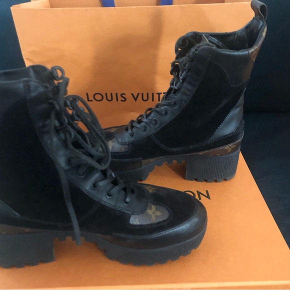 Boots - Picture 5 of 5